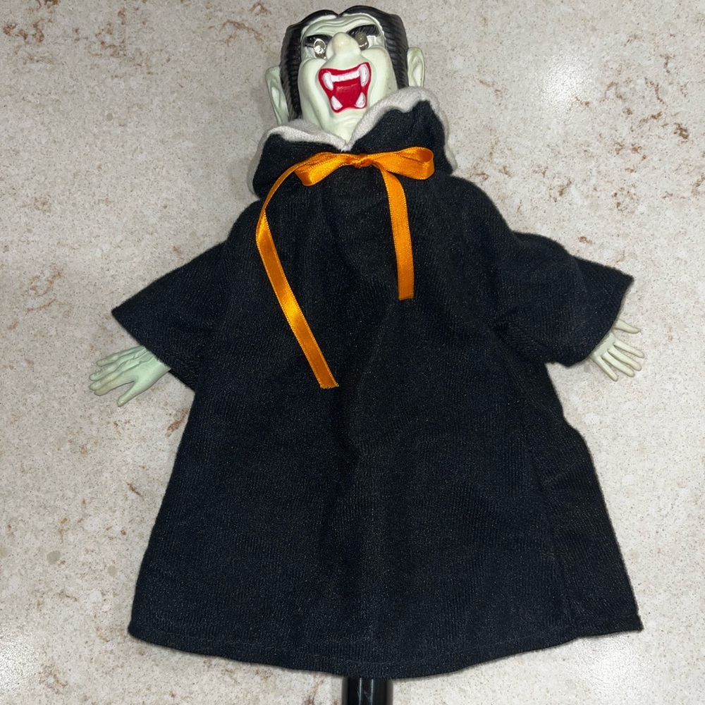 Rare Vintage Halloween Dracula Puppet Toy Animated Lights Scary Sounds